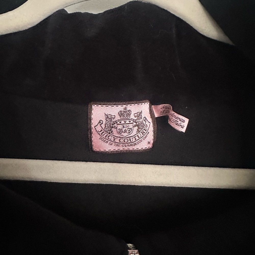 Vintage Juicy Couture Black Velour Zip Hoodie – Size M, Wide Collar, Y2K Style - Picture 4 of 9